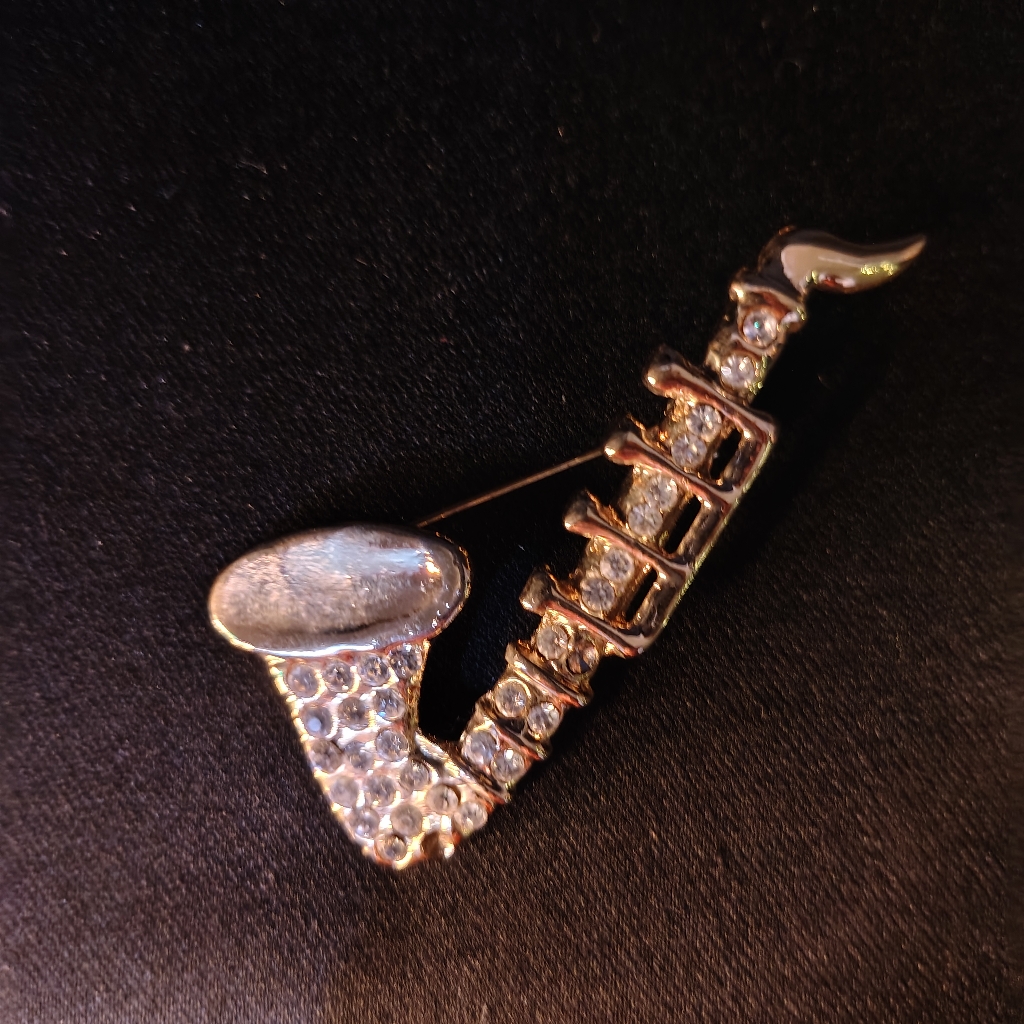 Gold Saxophone Brooch Statement Piece Vintage 25$